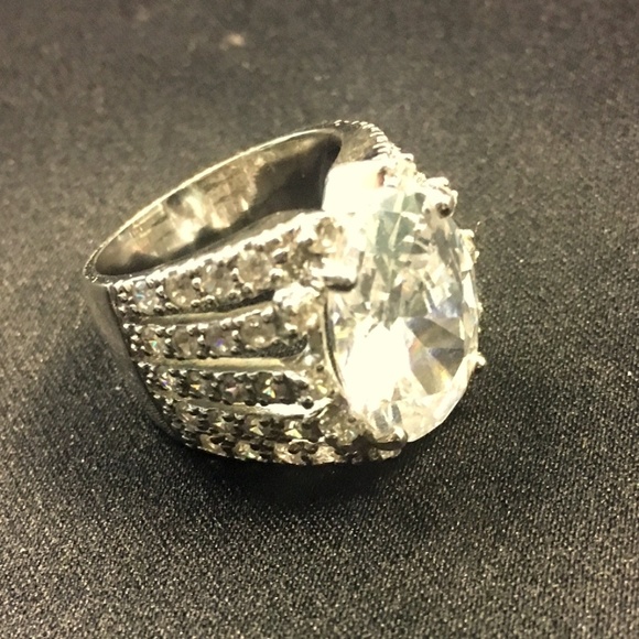 REDUCED Classy Cocktail Ring  Sterling Silver Sze 8- Sale - Picture 5 of 7